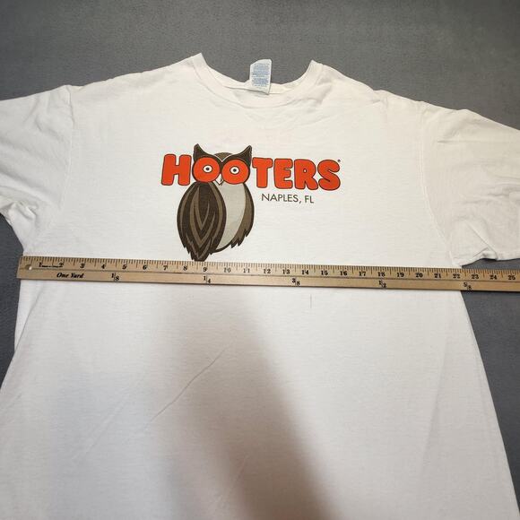 Hooters Shirt Mens XL White Naples FL Restaurant Tee T-Shirt Owl Graphic Casual - Picture 5 of 7